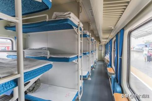 大年三十坐专列图片 (大年三十回家过年专列)