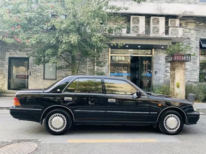 17年皇冠现在值多少钱,老皇冠千禧版多少钱