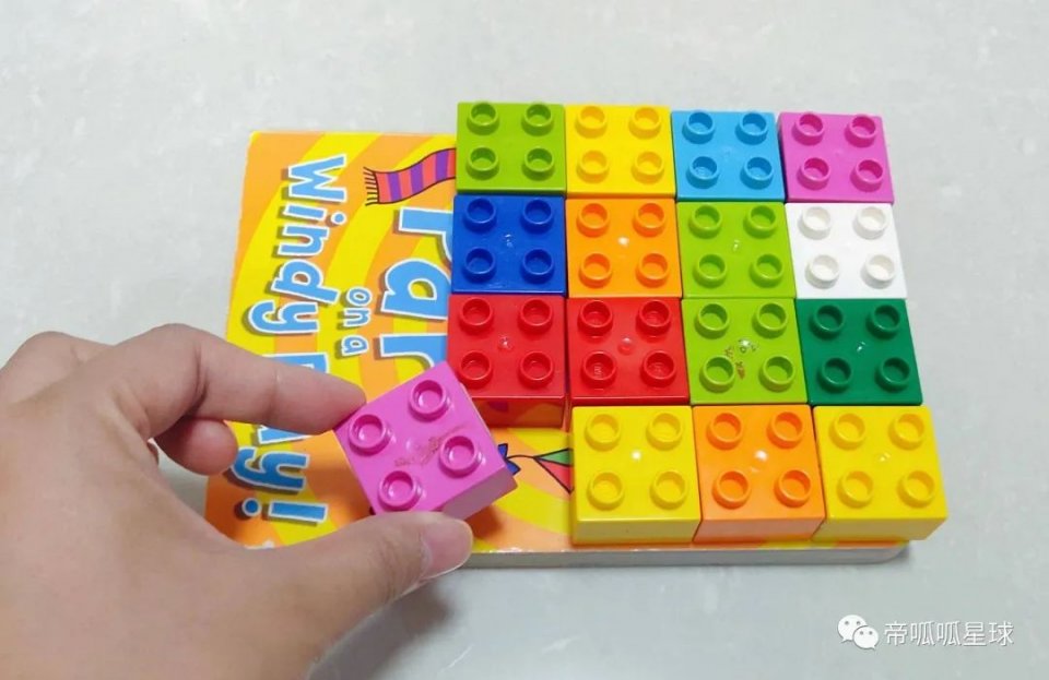 我没有死记硬灌，就教会了4岁半的妞妞算面积和体积