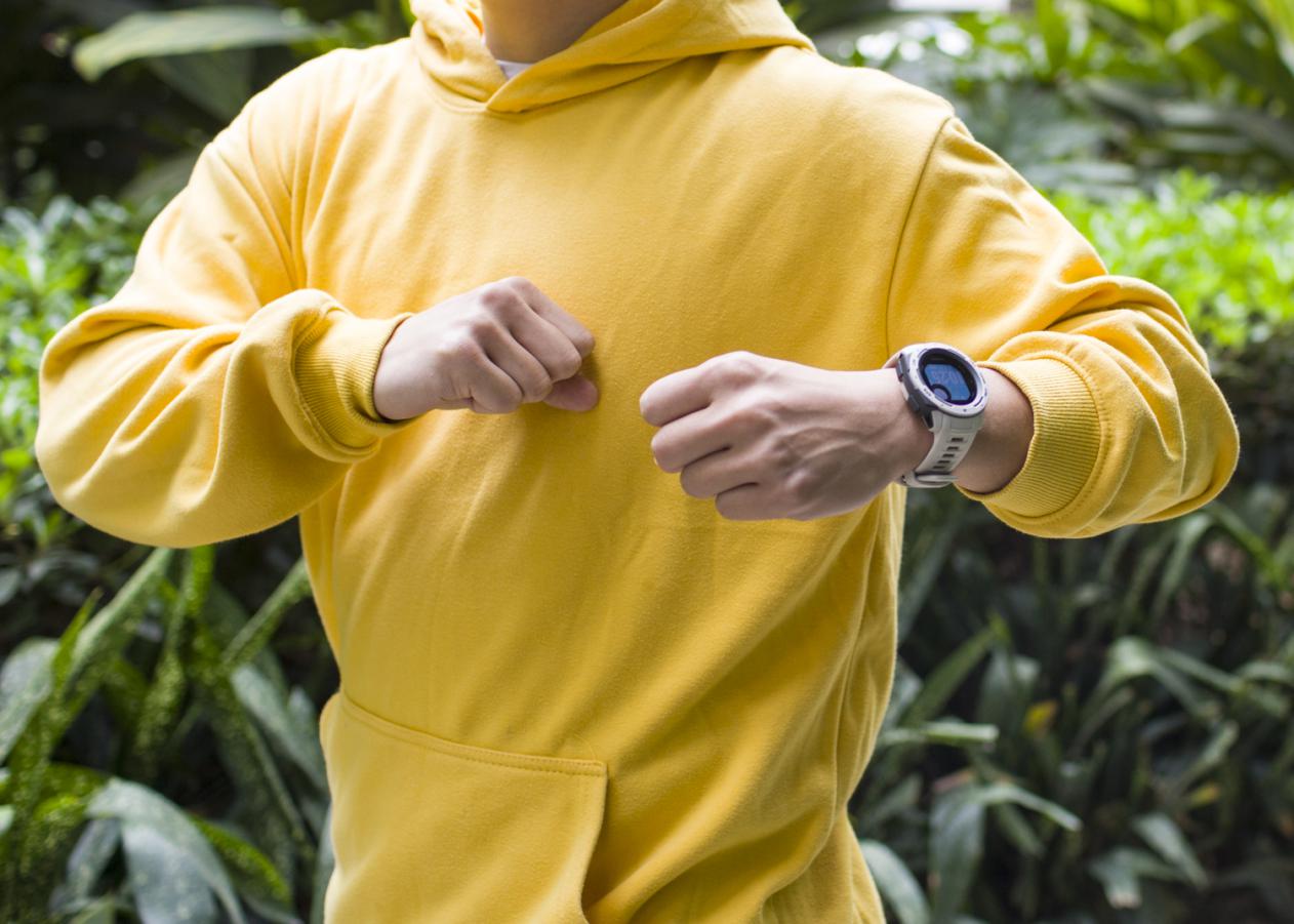 佳明instinct本能运动手表,佳明运动手表235最新款