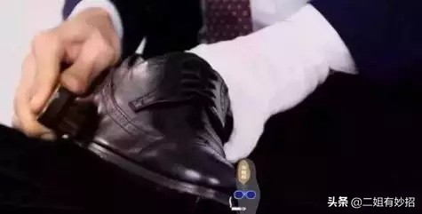 皮鞋受潮内部发霉怎么清洗,皮鞋发霉了怎么修复最好