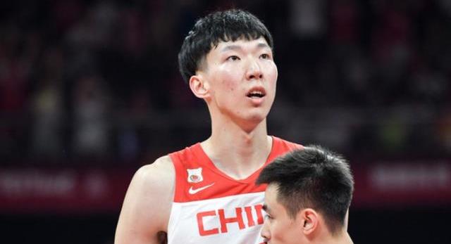 周琦边线球李楠喊暂停,周琦发边线球失误李楠表情