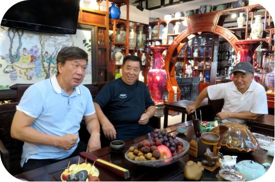 桂林，尧山的土神奇了！竟“烧”到市中心高楼上