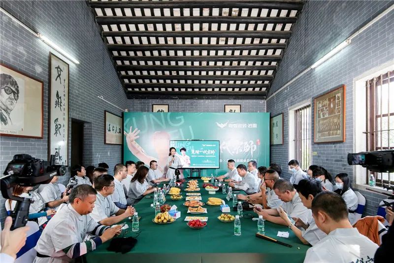 李小龙是功夫片开山之祖,李小龙永恒的传奇