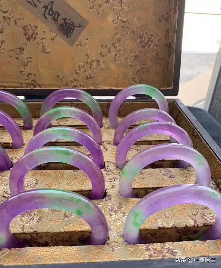 1000块的翡翠阳绿吊坠值得买吗,翡翠玉石购买平台