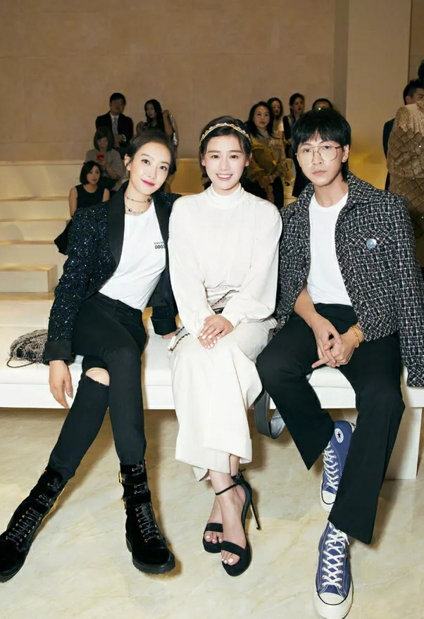 不同款式的马丁靴搭配,马丁靴和长筒靴哪个好搭配