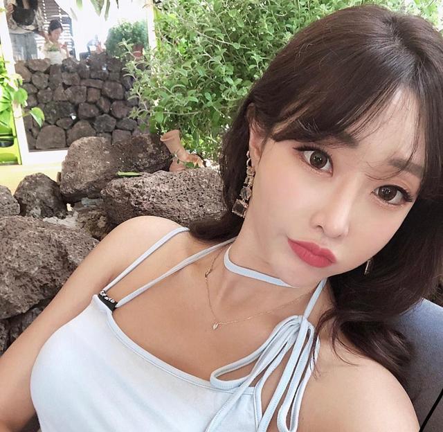 身高176的韩国“甜美系”教练，A4腰大长腿，妥妥的宅男女神