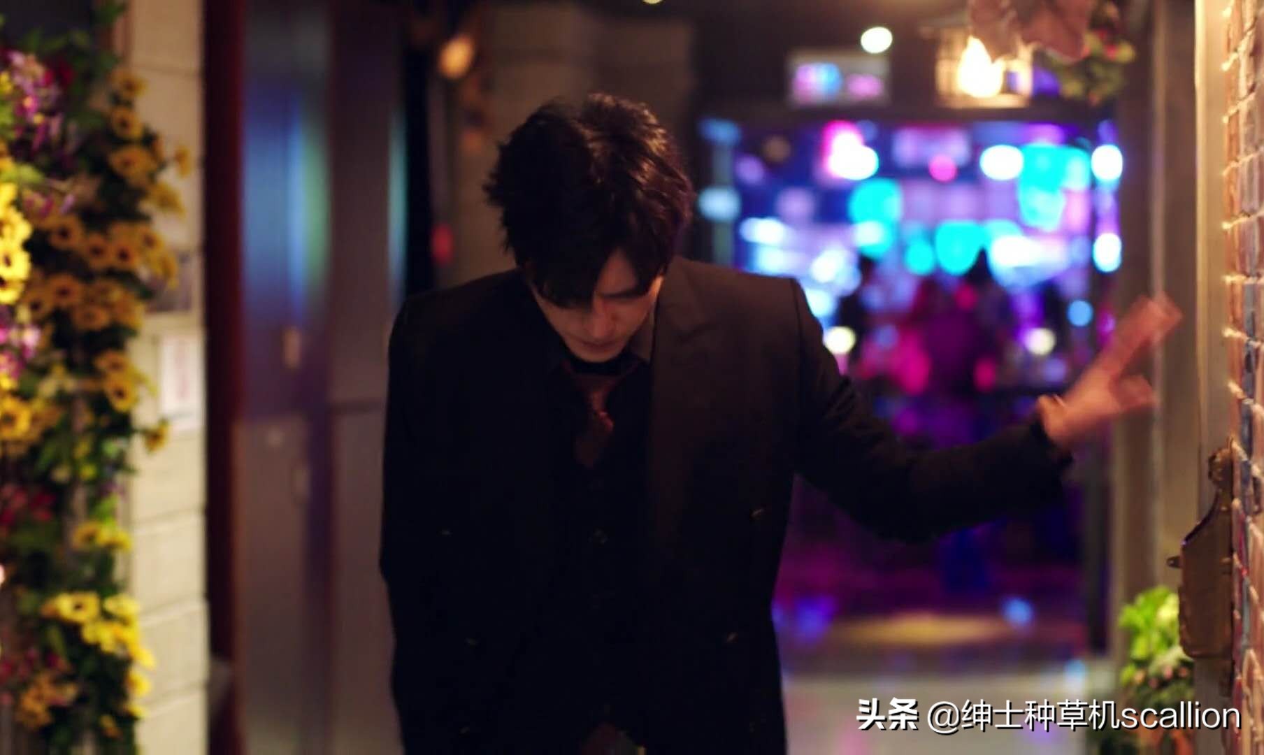 从影视剧看穿搭十一：万能的色调、高贵的象征——黑色衬衫