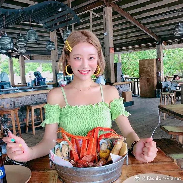 胸大怎么穿搭不显臃肿,胸高的女人怎么穿才好看