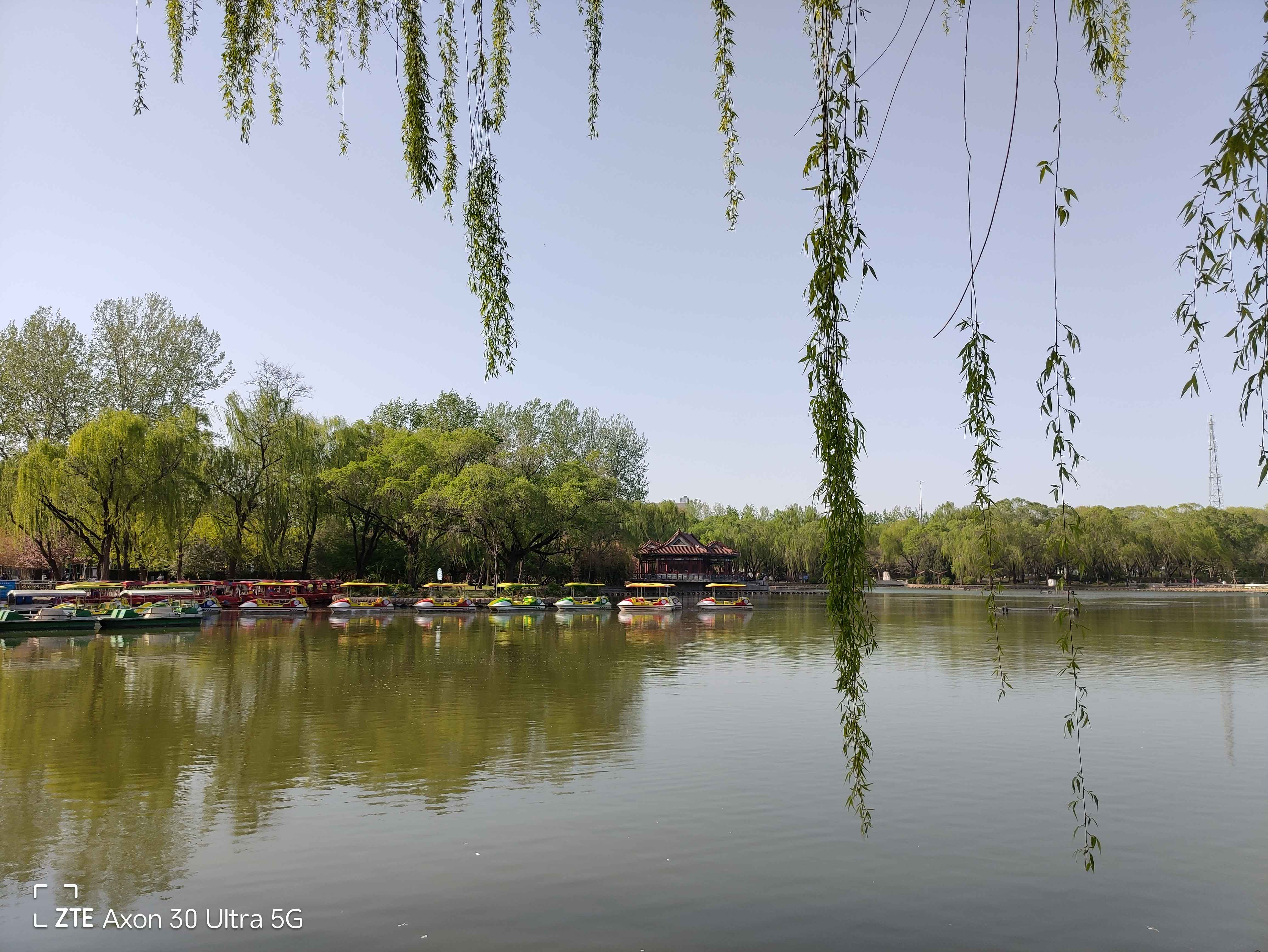 中兴axon30ultra评测屏下摄像头,中兴axon30ultra三千新机能入手吗