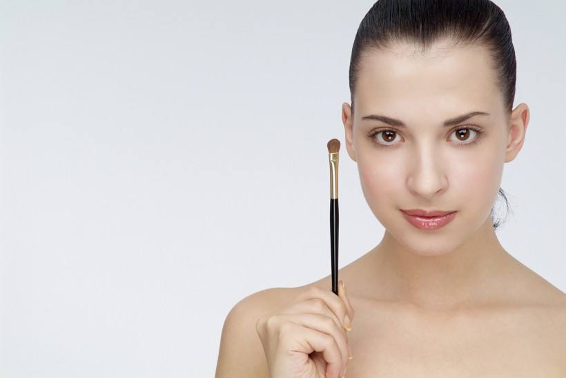 18岁女生反复长痘痘要怎么治疗,妹妹旁边长痘什么原因