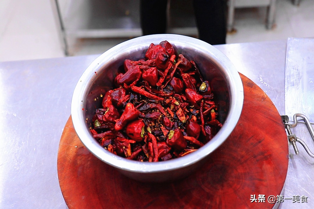 饭店的辣椒油为啥又香又红亮,餐饮专用辣椒油配方