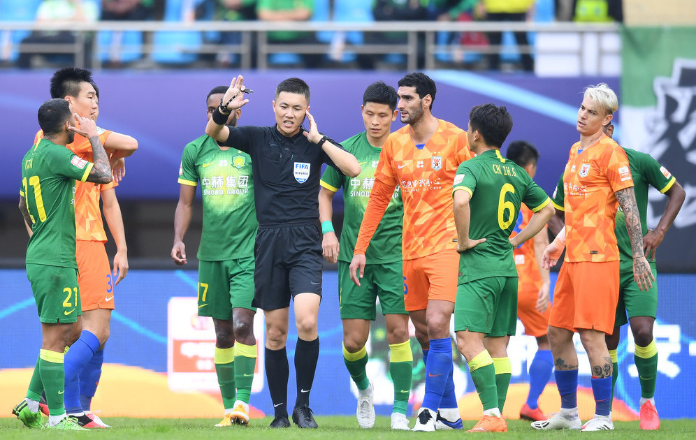 足协判罚鲁能,裁判对于国足的影响