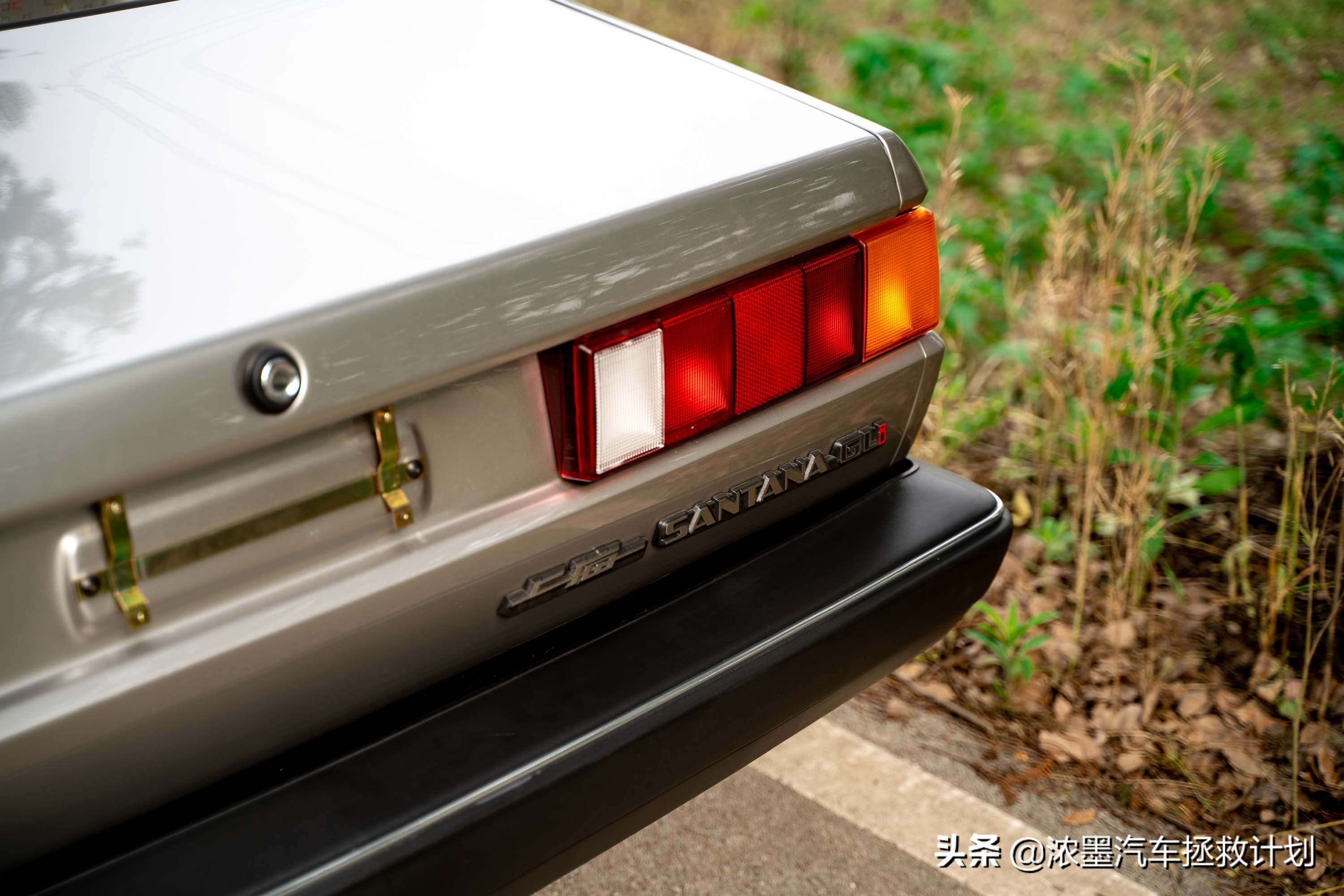 「妙手生花」重建一台战损级桑塔纳，带给它历经千般后的华丽重生