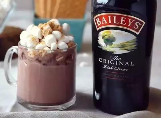 做了一锅热红酒，端出去一分钟就被抢光了……