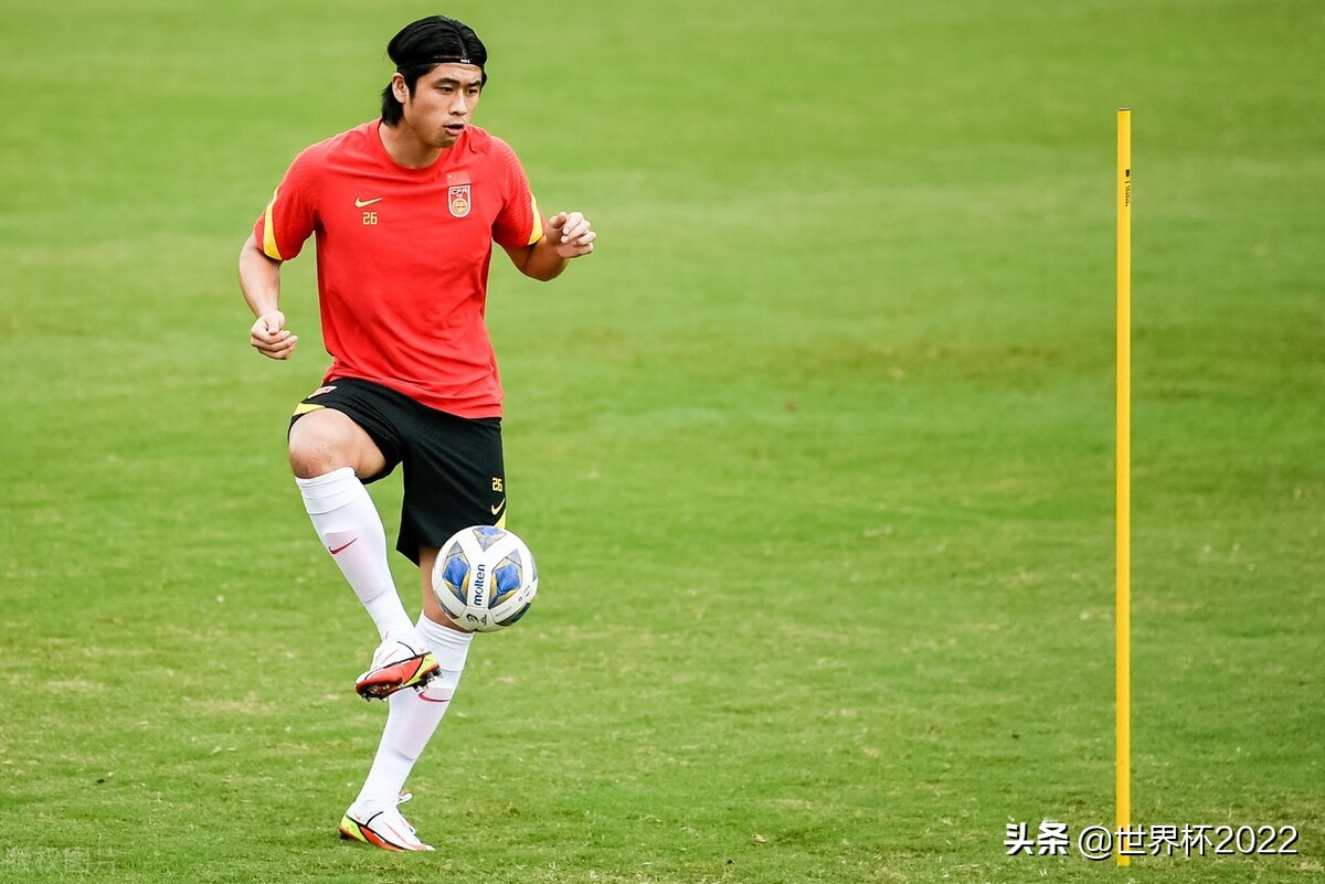 国足最新12强赛名单,世预赛12强赛国足vs日本技术统计