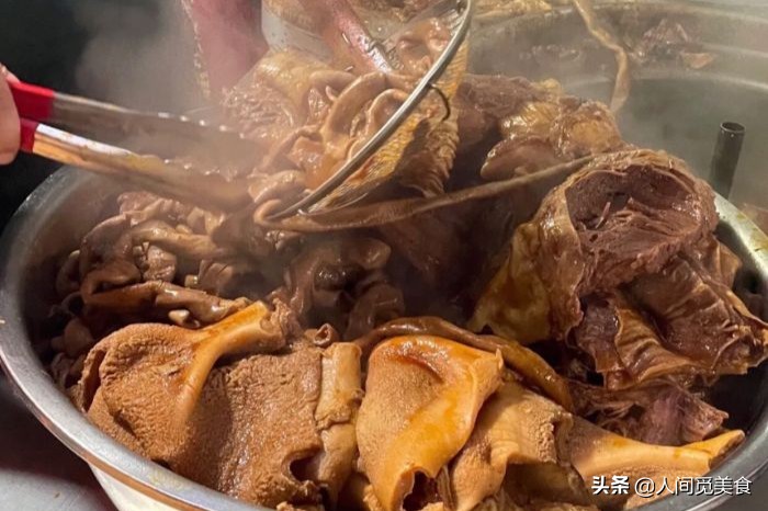 香港大叔广东牛杂,香港大叔卖煲仔饭