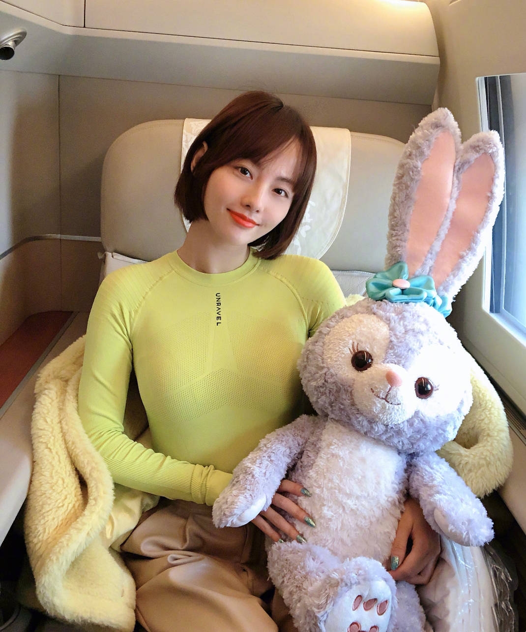 带娃锻炼两不误宝妈,张嘉倪穿健身衣