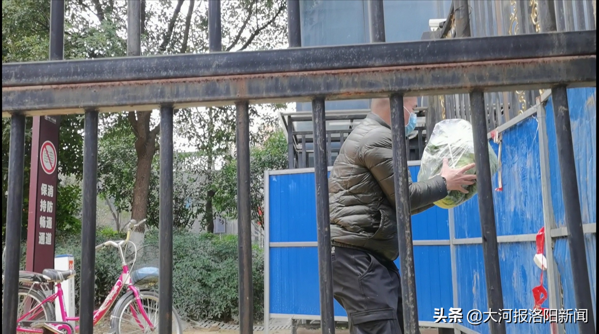 武汉小区居民喊假的,武汉小区居民喊假的视频