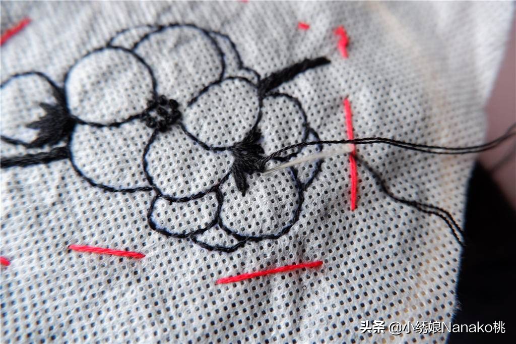 衣服消毒液染色了怎么补救,衣服被84消毒液弄掉色怎么缝