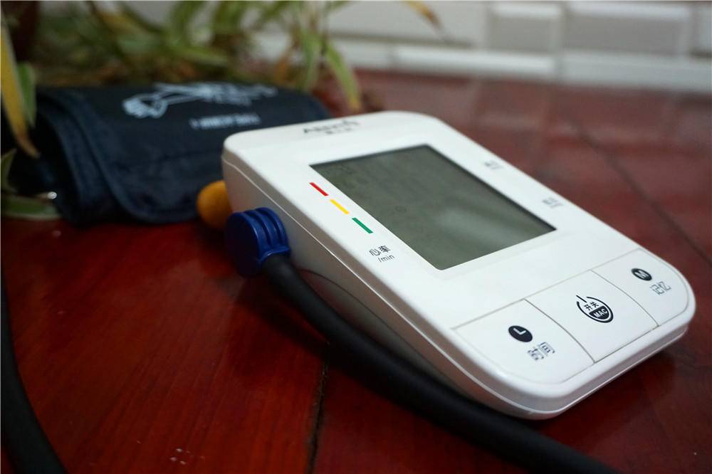 爱健康电子血压计,aicare臂式电子血压计