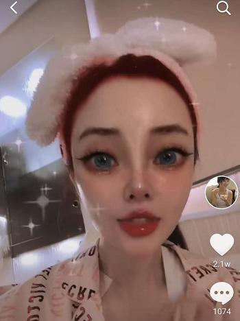 李小璐深夜和帅哥表白，脖子现“草莓红印”，网友：难道是新恋情