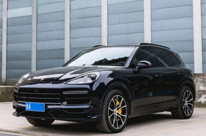 养一辆保时捷卡宴混动一年多少钱,养一台卡宴一年要花多少钱