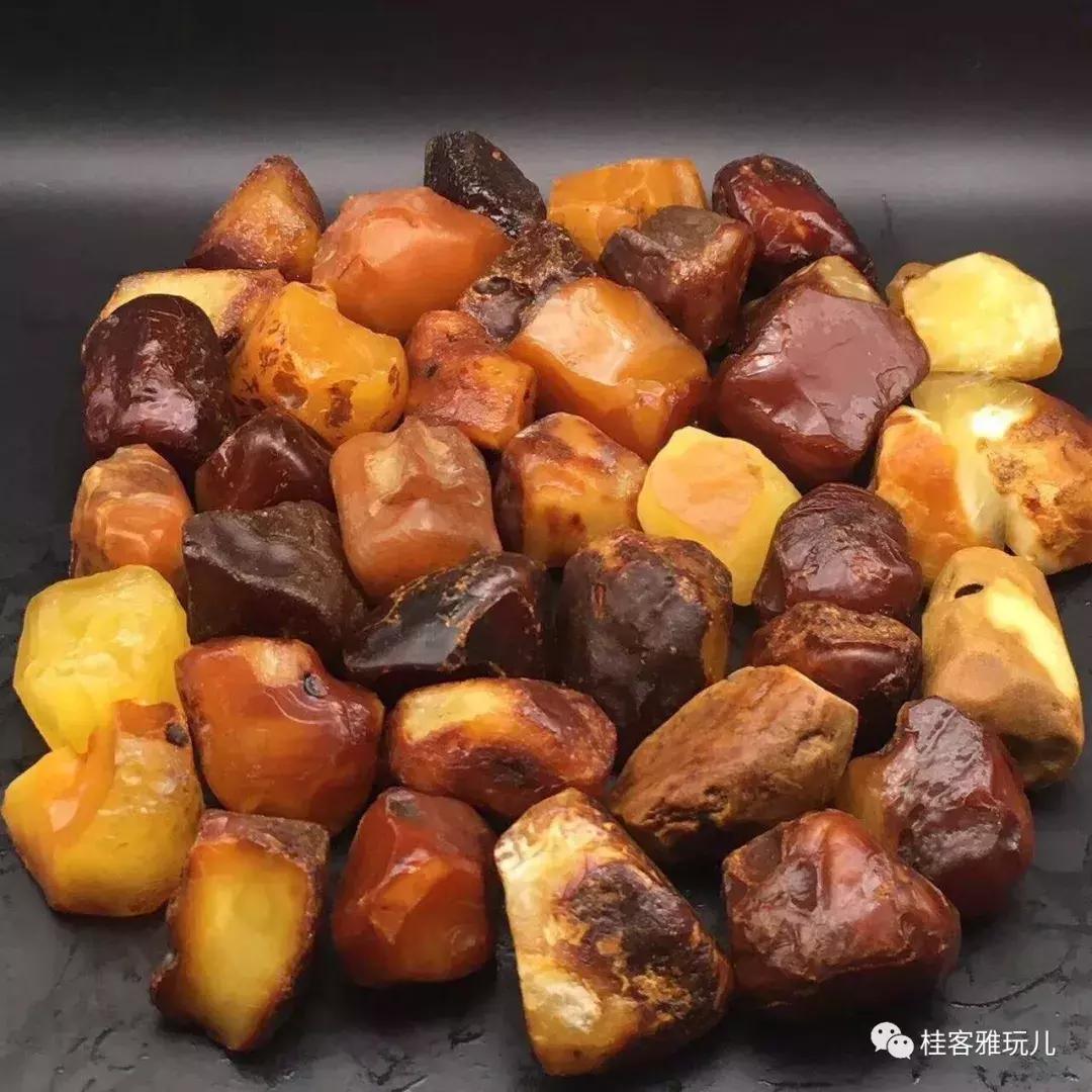 蜜蜡俄料跟乌料盘玩有什么区别,蜜蜡焦皮料是俄料还是乌料