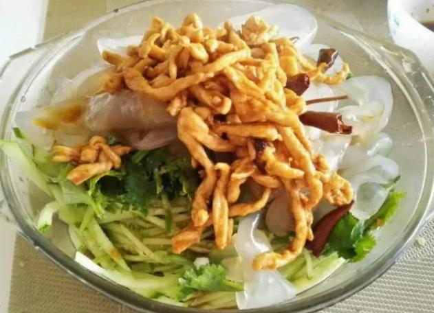 自己在家拌大拉皮做法,自制东北大拉皮正宗的做法