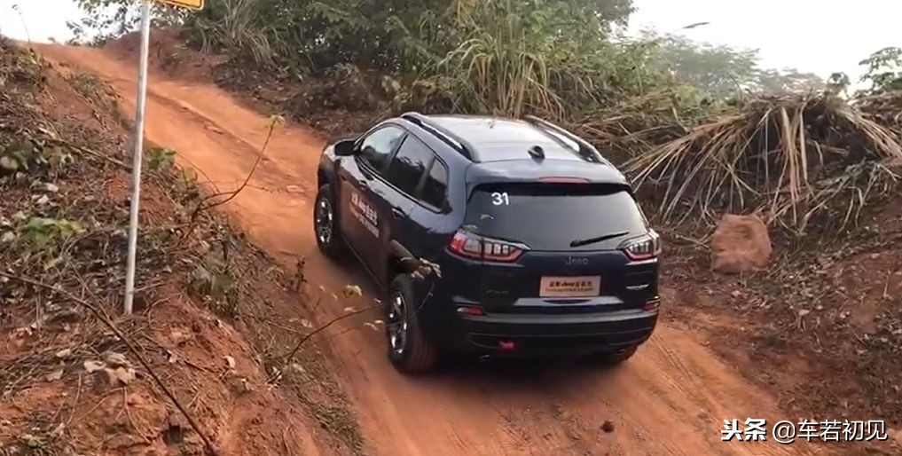 试驾2019jeep自由光全能版,jeep自由光试驾新款