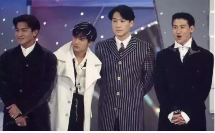 10首经典的粤语歌手完整版,100首经典粤语歌曲一人一首成名曲