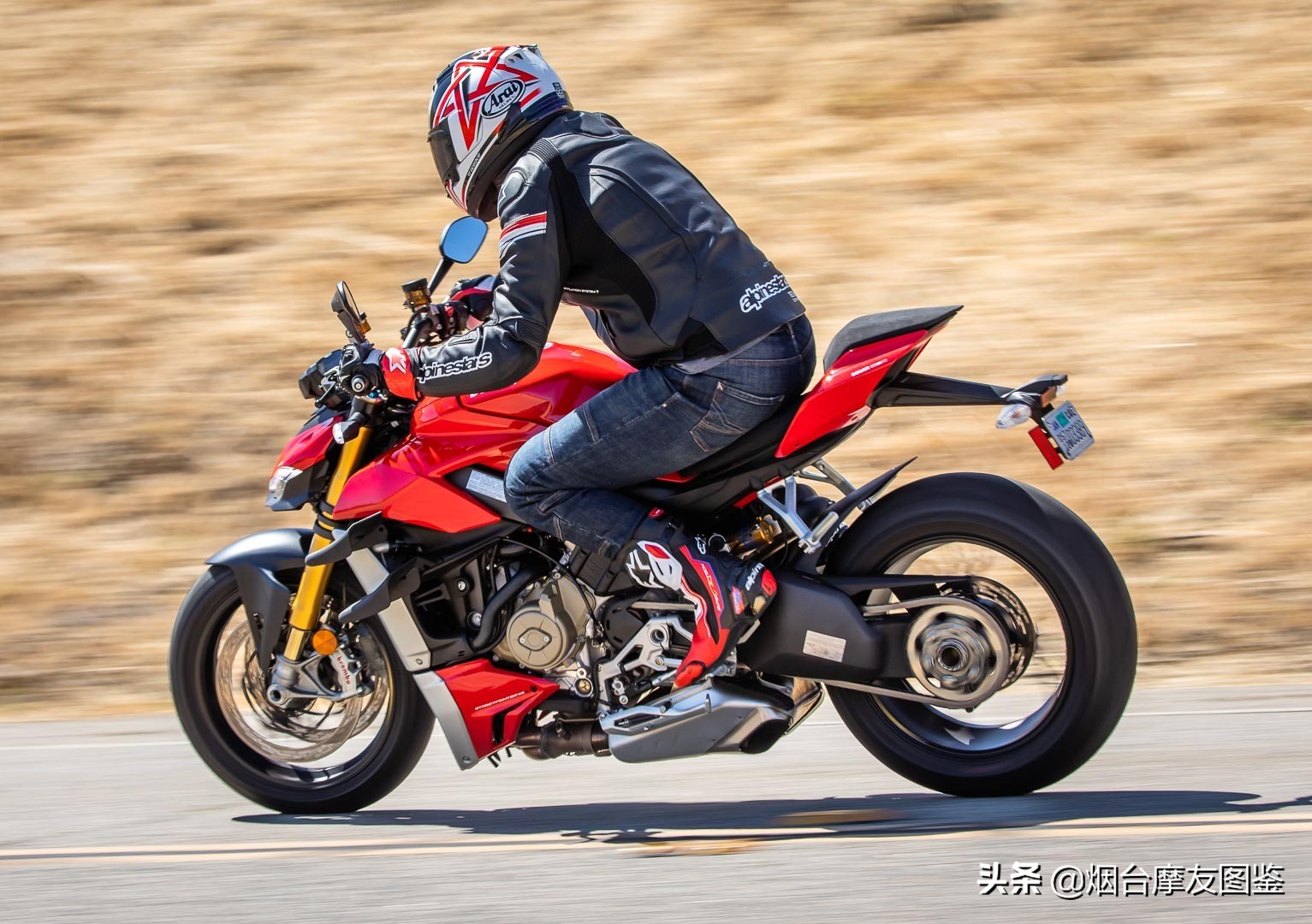 杜卡迪v4s街霸实车测评,杜卡迪街霸v4s和ktm1290sdr哪个快