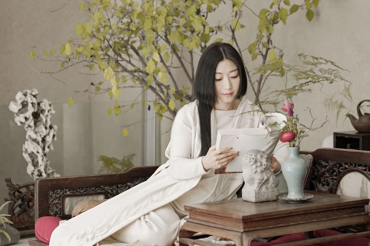 她买下别人挑剩的渣户型，花10年任性改造，浴缸像床那么大