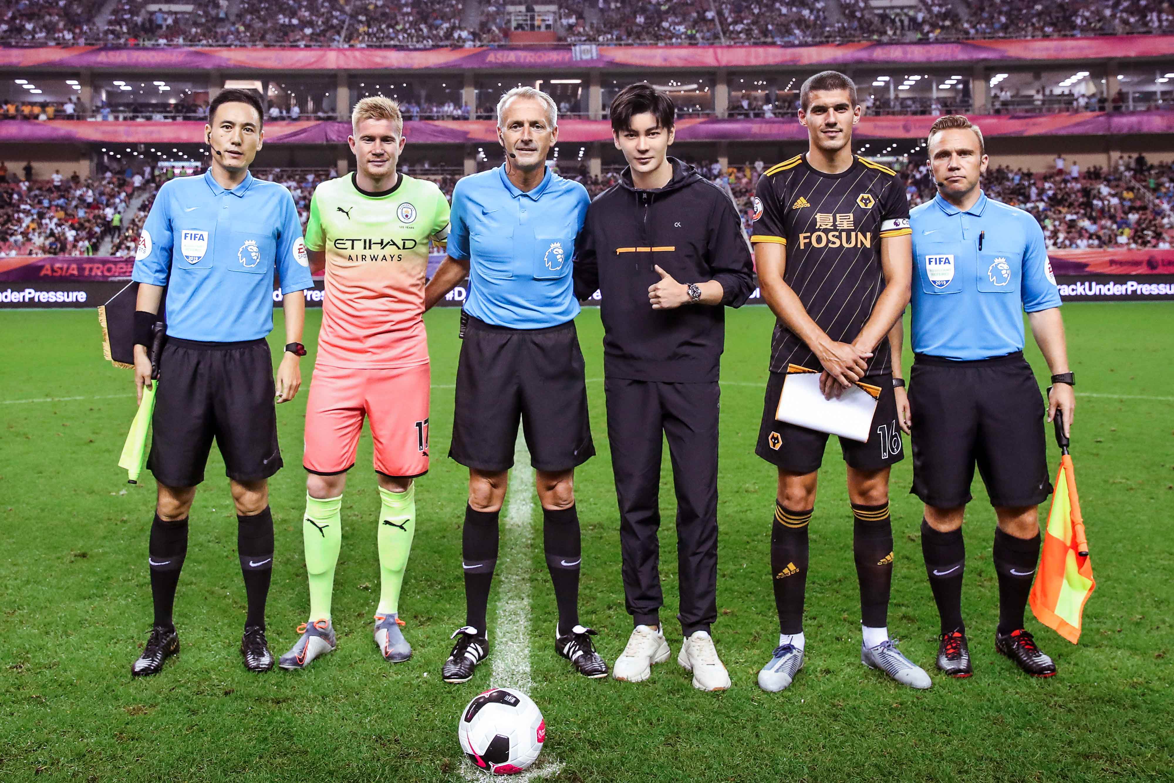 王嘉尔英超赛场,王嘉尔英超联赛