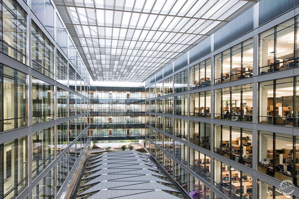 别人的教学楼，不仅用于学习，还是精致的艺术品