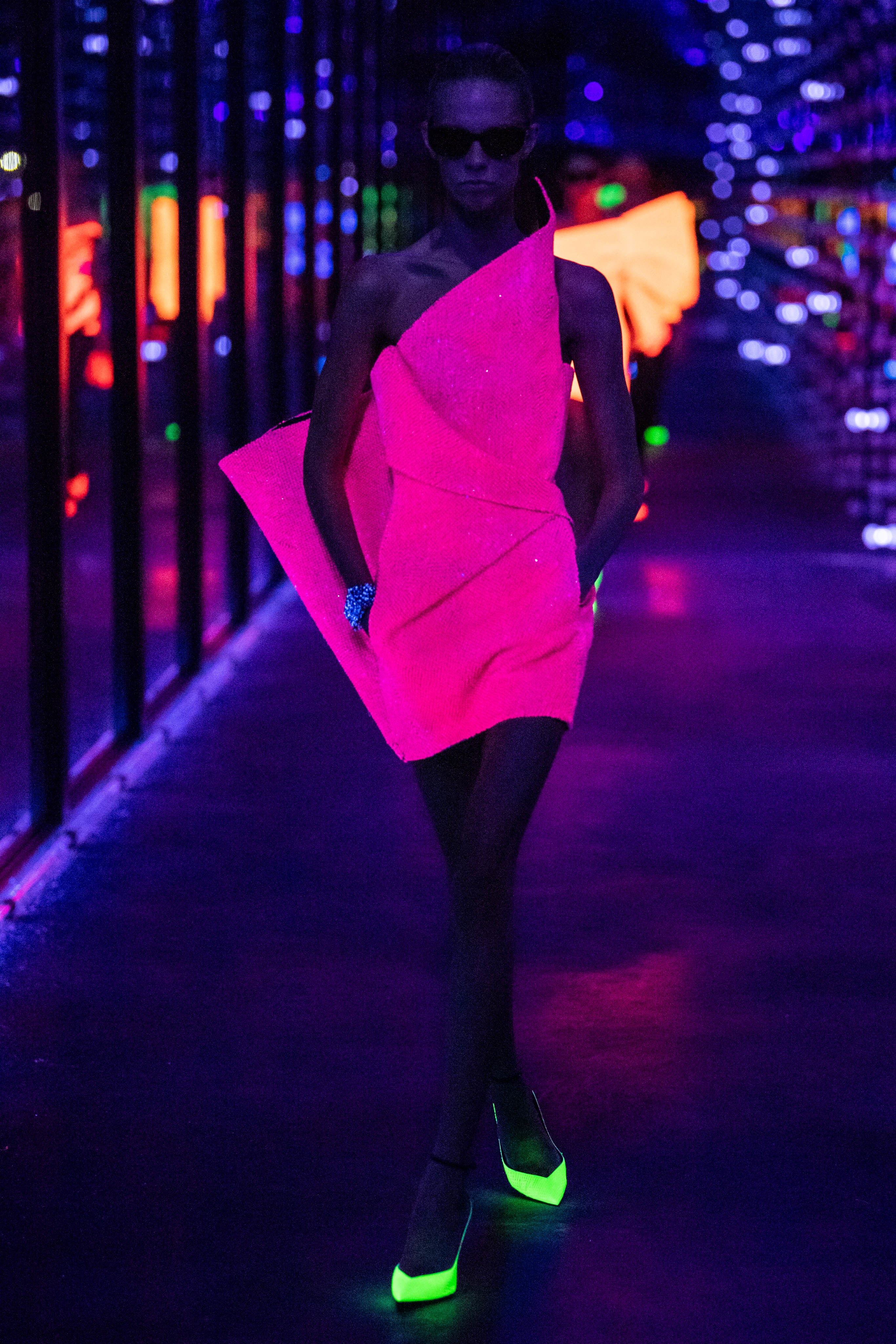 ysl圣罗兰限定典藏版小金条口红色 (ysl圣罗兰百搭口红)