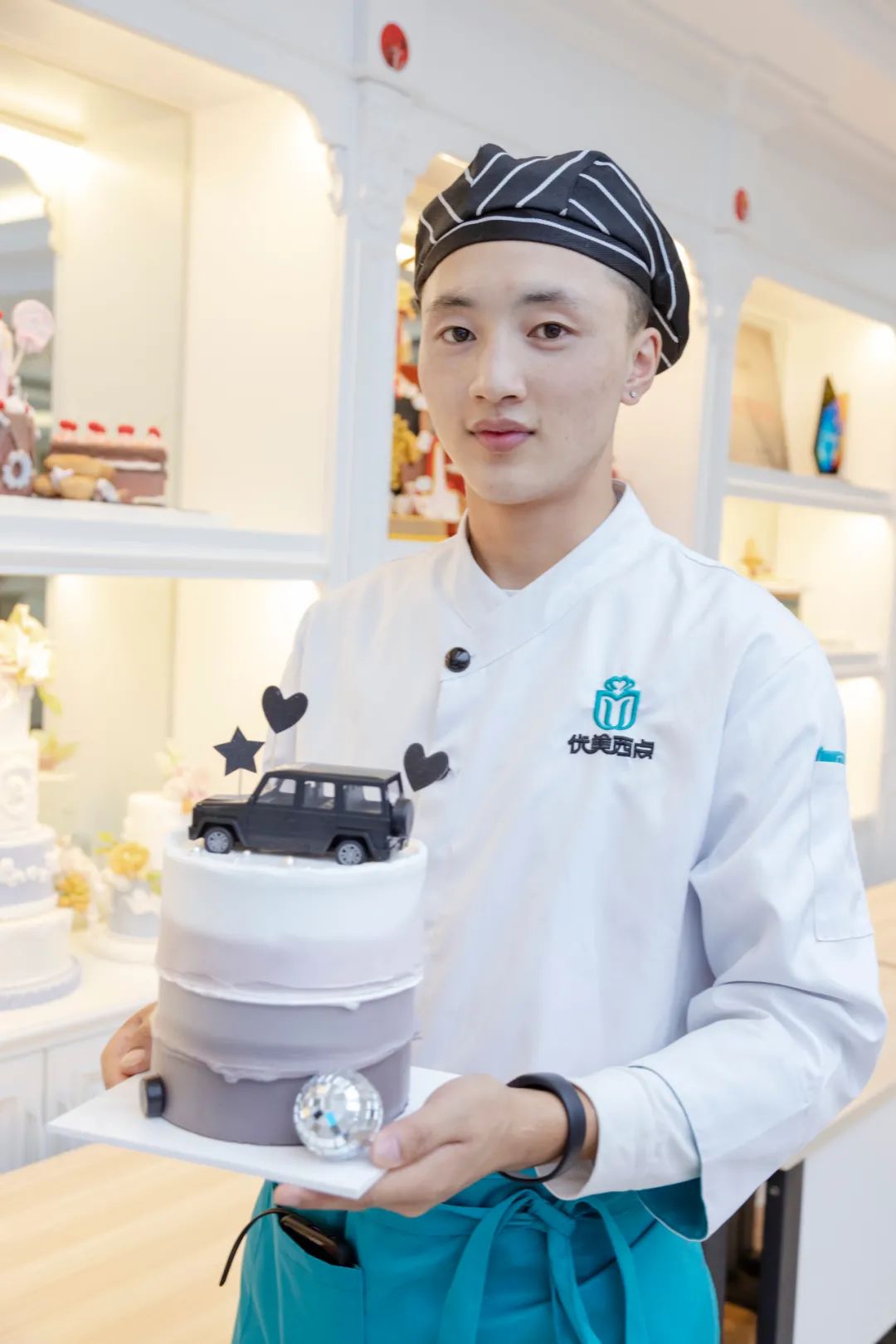 新生故事|他从雪域圣地的理塘而来，梦想着把西点的味道带回家乡