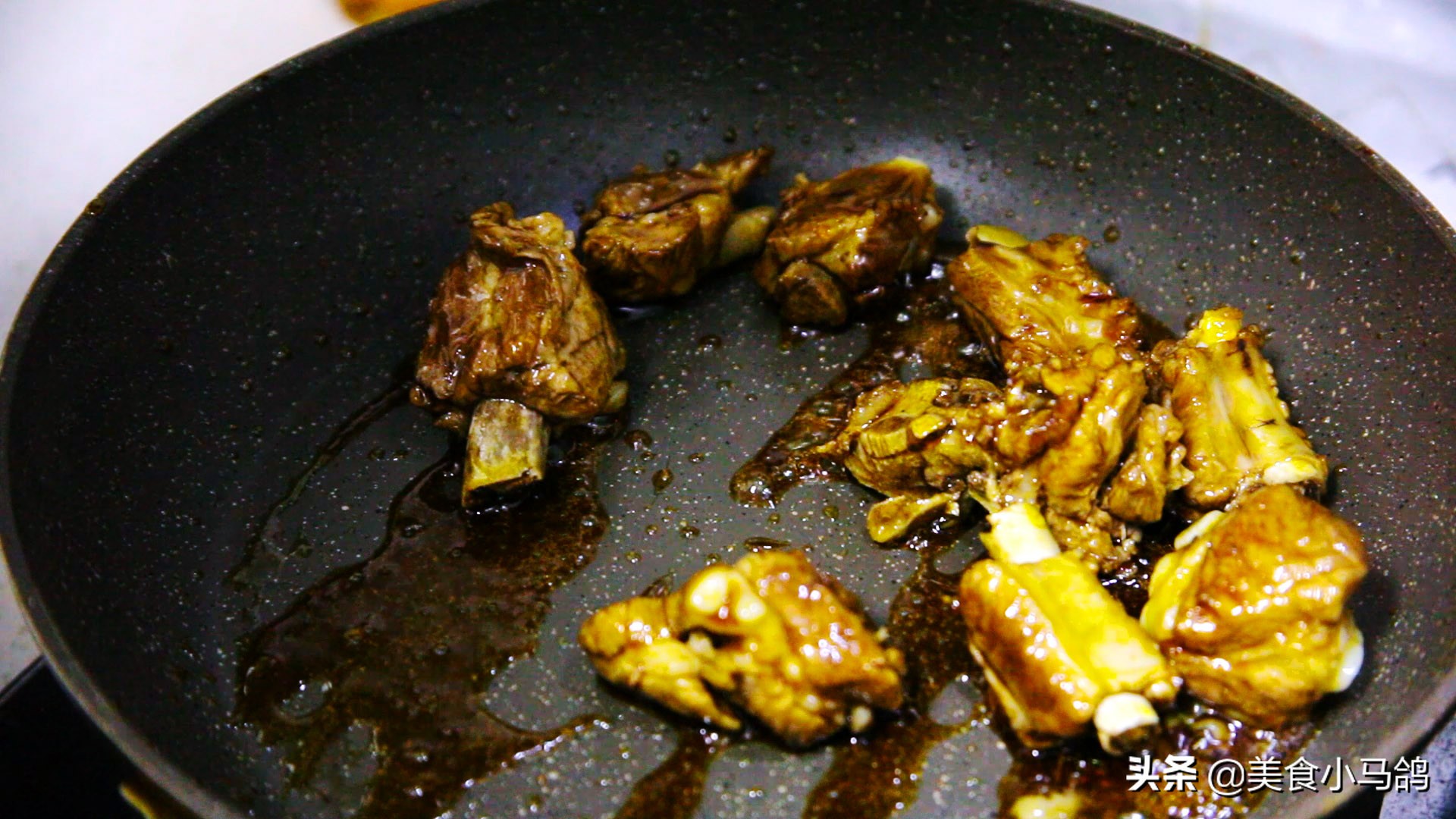 糖醋排骨如何烧出汁,糖醋排骨怎么熬制脱骨