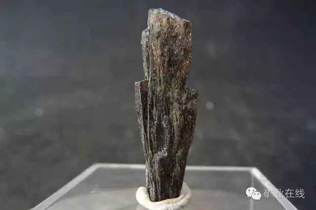 常见的矿物岩石有哪些,4种最常见于岩石里的矿物