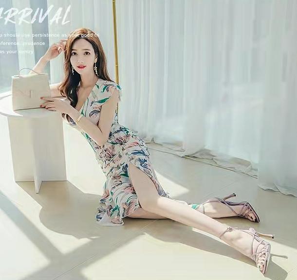 v领雪纺碎花七分袖包臀连衣裙,雪纺碎花抽绳褶皱包臀连衣裙长袖