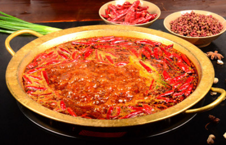 开一家重庆火锅店一年能挣多少钱,开一家重庆火锅店赚钱吗多少钱啊
