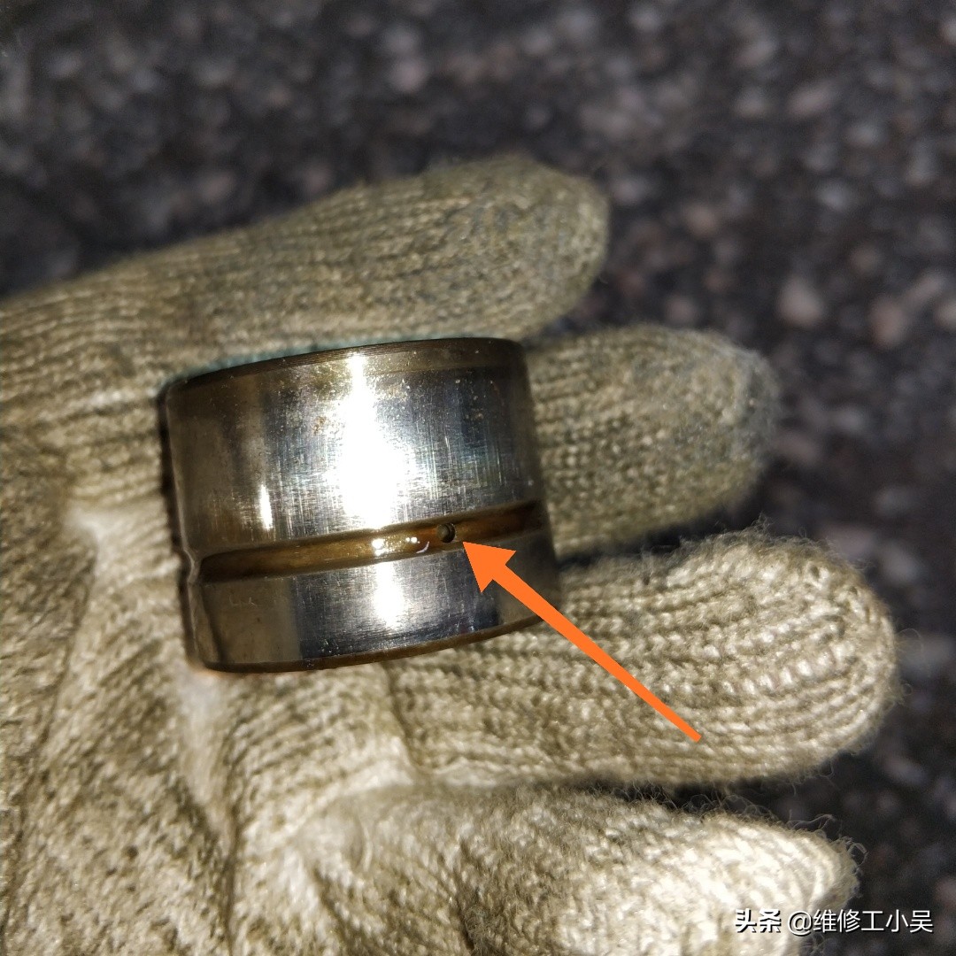 发动机漏油声音大什么原因,发动机噪音大了是不是该换油了