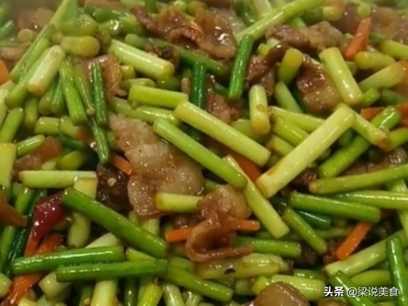 蒜苔肉丝蒜苔要滑油吗,蒜苔炒肉怎么让蒜苔入味