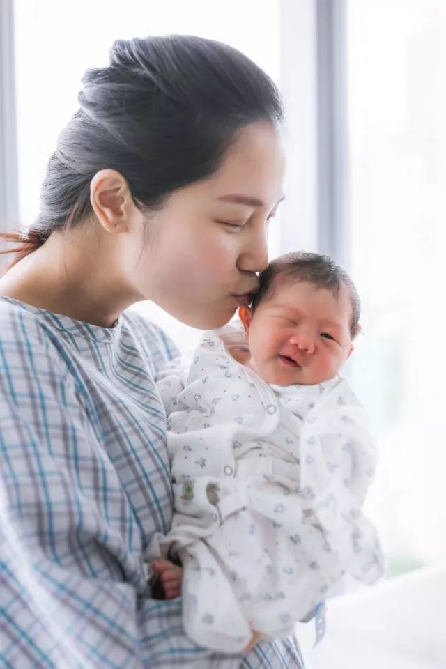 tvb小花临盆在即开心晒大孕肚,31岁tvb前小花自曝刚发现怀孕