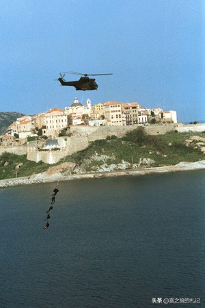 美欧国家直升机在特殊环境的人员进入与撤离系统详解