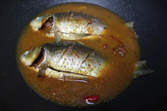 鱼刺卡喉咙一招搞定小窍门,卡鱼刺在喉咙吃醋有用吗