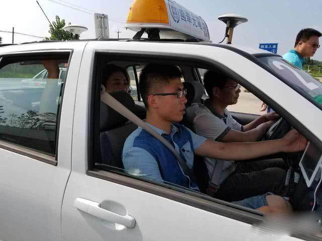 驾校教练一年能赚二十万,驾校教练一般一年多少钱