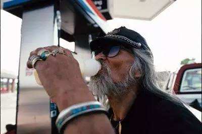 说笑，吃口香糖不能进，这就是日本时尚界的不死神话高桥吾郎的店