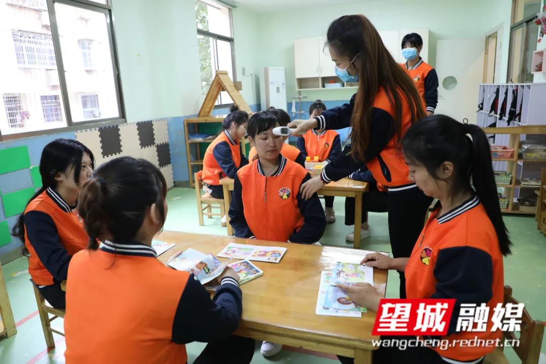 幼园迎新年入园视频,幼儿园开学欢迎孩子回归视频