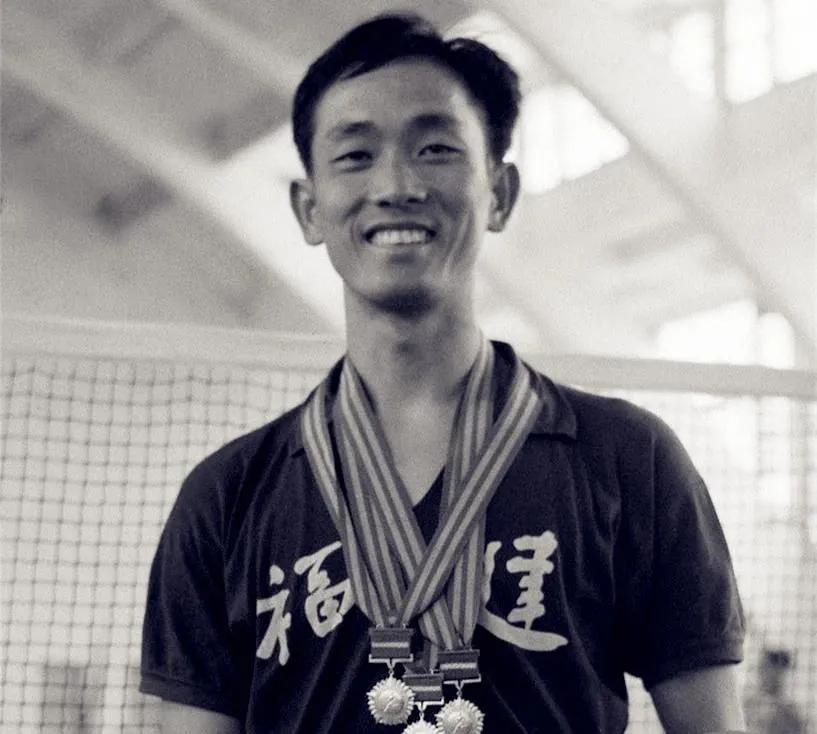 全运会历届男子单打冠亚军表单,历年羽毛球年终总决赛冠军都是谁